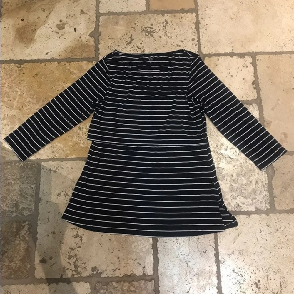 Black and white Gap Nursing top